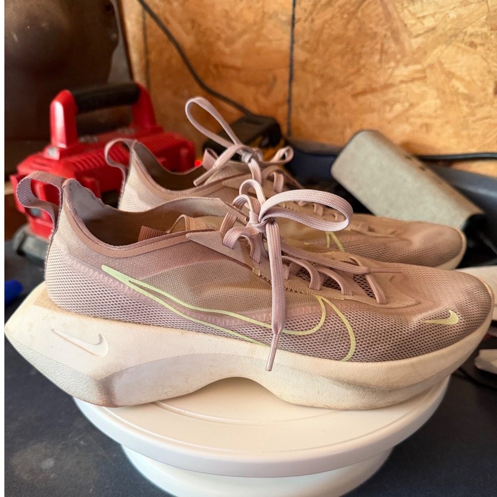 Nike Vista Lite Fossil Stone Barely Volt Womens Running Shoes CI0905-200 Size 9